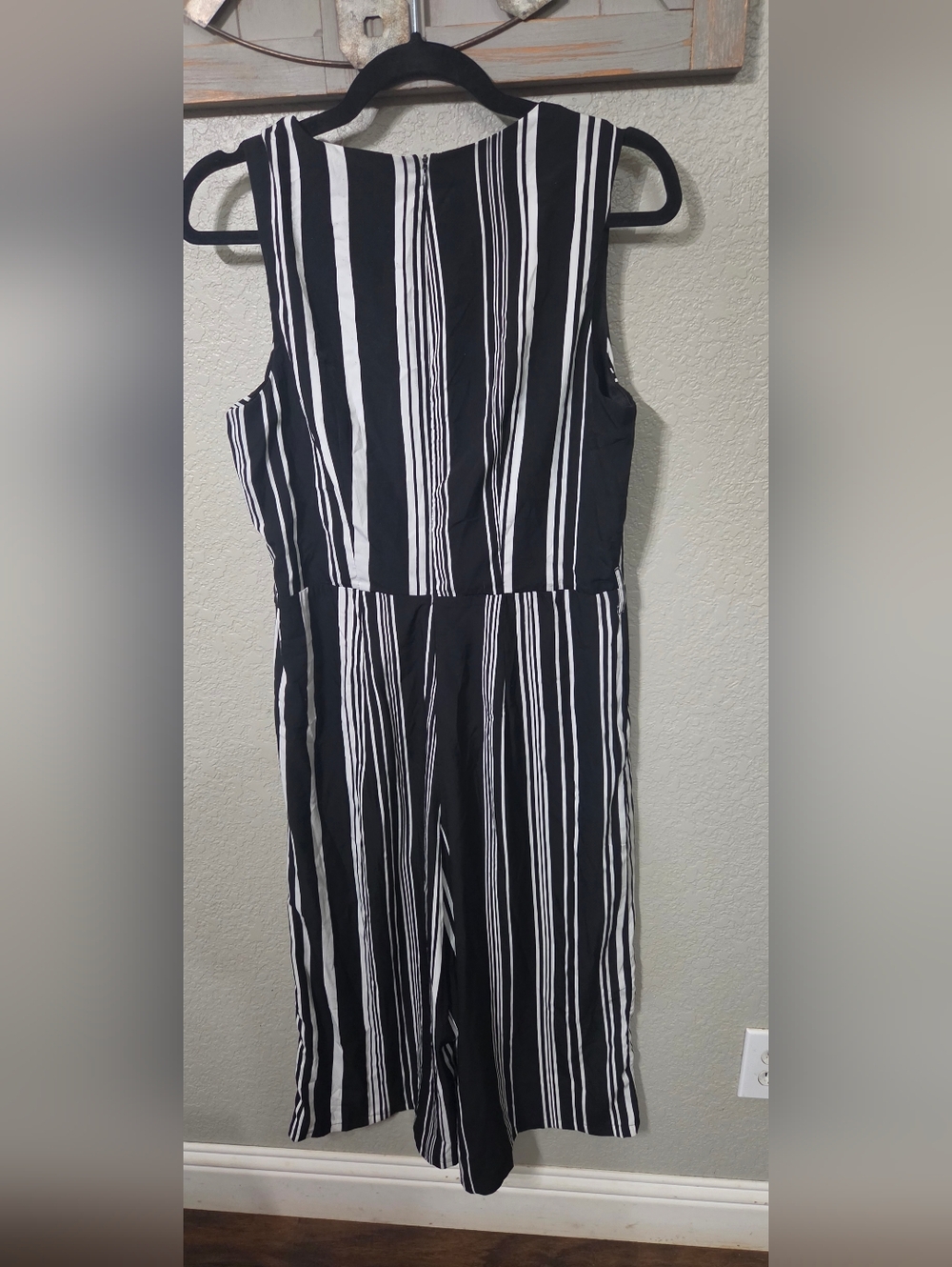 SPENSE Black & White Striped Sleeveless Faux Wrap CROP JUMPSUIT Size 8 - Picture 2 of 9